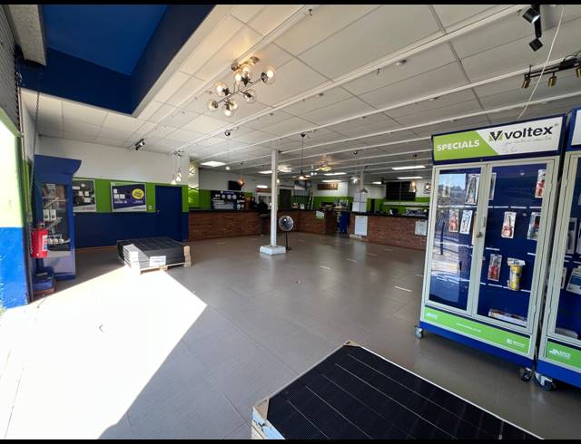 1,300M² WAREHOUSE TO LET IN FERNDALE